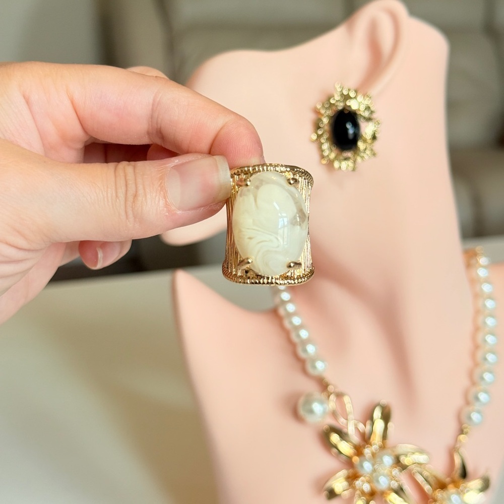 Gold-Plated White Cameo Statement Ring - Picture 6 of 10
